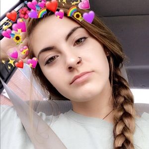 Meet your Posher, Alyssa